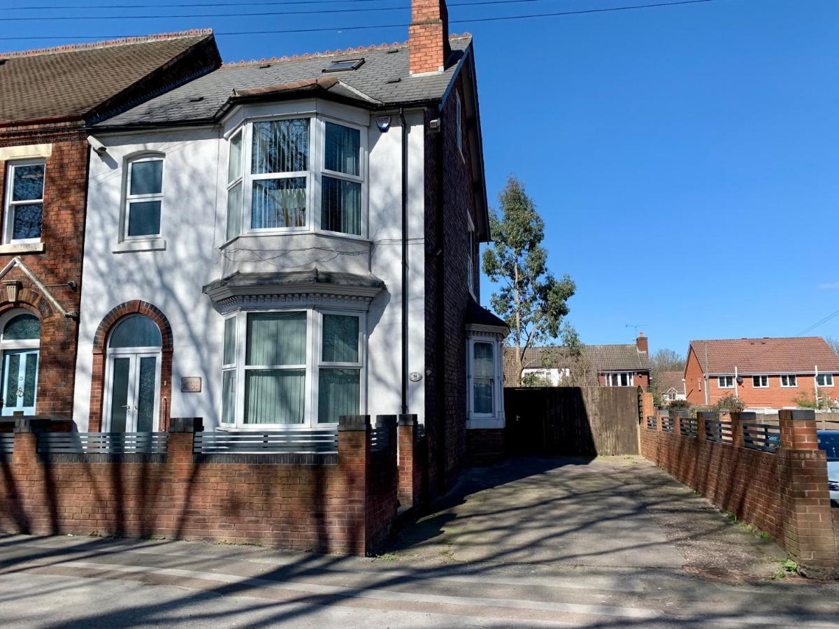Somerford Place - 6 Beds - Sleeps 12 - Parks 2-3 Cars/Vans Willenhall Dış mekan fotoğraf