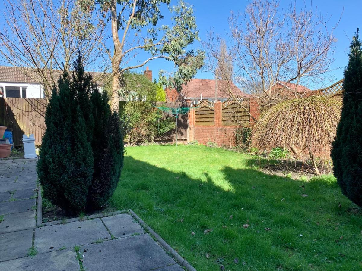 Somerford Place - 6 Beds - Sleeps 12 - Parks 2-3 Cars/Vans Willenhall Dış mekan fotoğraf